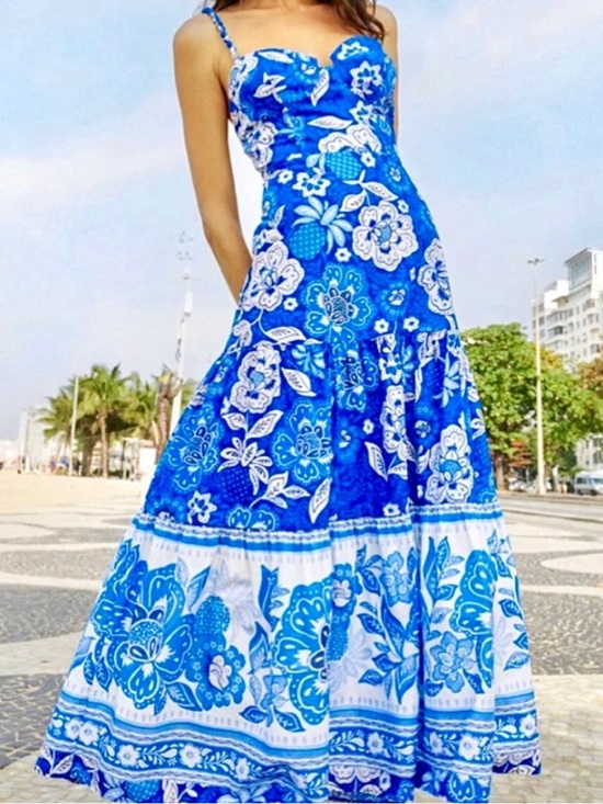 FARM Rio Dresses & Skirts - 🌺🎉HP🎉🌺 NWT Anthropologie Farm Rio Full Of Flowers Sweetheart Midi Dress